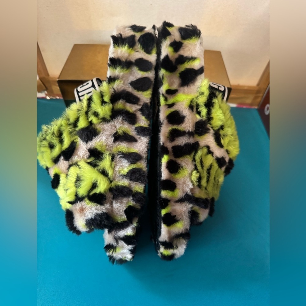 UGG Women's Sandals with Neon Green and Black Leopard Print - Picture 4 of 7